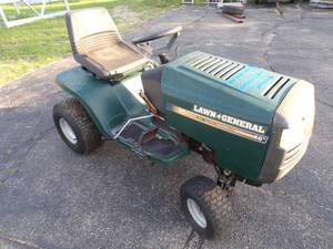 Lawn General garden Tractor with  20 HP Twin Briggs N Stratton Motor