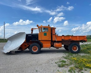 lot 178 image: 1976 Oshkosh Plow Truck, sold as-is for partsrepair