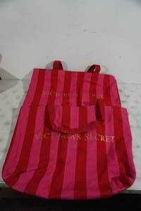 lot 76 image: Victorias Secret Large Tote Bags