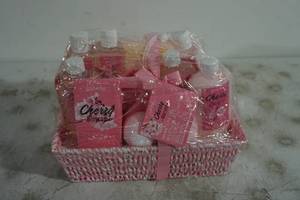 lot 77 image: Elmtree & York Cherry Blossom Scent Gift Set