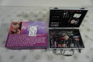lot 87 image: Michael Giordano My Cosmetic Beauty Case