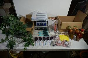 lot 106 image: Hair Brushes and Binders, Assorted Home Dcor