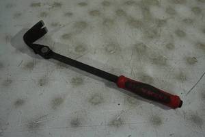 lot 112 image: Crescent Articulating Head Pry Bar