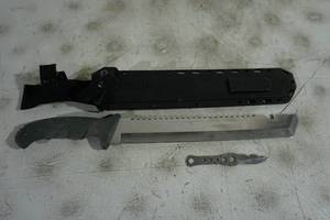 lot 171 image: Camillus Carnivore X Survival Knife