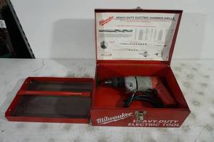 lot 188 image: Milwaukee 5392-1 38 Corded 5 Amp Drill with Metal Case