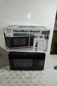 lot 57 image: Hamilton Beach 1.1 Cu Ft Microwave Oven