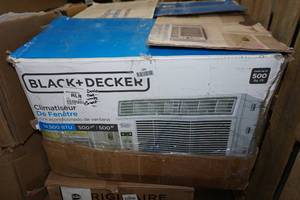 lot 160 image: Black and Decker 14,500 BTU Window Air Conditioner