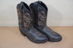 lot 45 image: Kids Smoky Mountain Boots Size 1.5