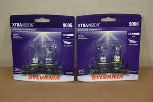lot 47 image: Two 2 Packs Sylvania Xtravision Halogen Lamps 9006