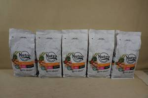 lot 107 image: 25 Lbs Nutro Natural Choice Adult Small Breed Dog Food