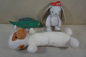 lot 112 image: Assorted Dog Toys