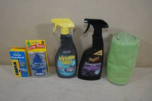 lot 126 image: Assorted Car Cleaning Products - Meguiars, Rain-X