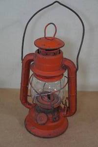 lot 128 image: Vintage Dietz No. 50 Lantern with Original Globe