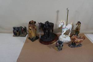 lot 146 image: Assorted Horse and Western Theme Decorative Collectibles