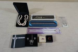 lot 194 image: Assorted Costume Jewelry - Rings, Angel Set, Bracelets
