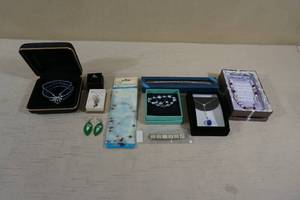 lot 196 image: Assorted Costume Jewelry - Earrings, Bracelets