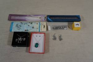 lot 197 image: Assorted Costume Jewelry - Bracelets, Green Stone Set