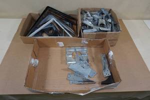 lot 245 image: Assorted Brackets - Shelving, 2 x 4