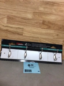 4 DOUBLE HOOK WALL MOUNTED HANGING RACK, WHITE Customer Returns See Pictures