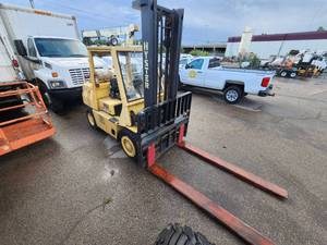Hyster 9,000 Lb. Capacity Propane Fork Lift with 7ft Heavy Duty Fork Extensions