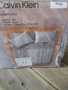 lot 32 image: Calvin Klein Home Modern Cotton Body Sheet Set (Grey Heather, King)