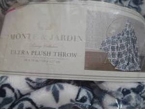 lot 36 image: Monte & Jardin Ultra Plush Throw Luxury Collection 60in X 70in