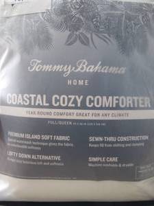 lot 42 image: Tommy Bahama Home Coastal Lightweight Comforter-Queen, White