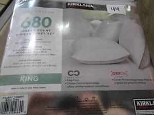 lot 44 image: Kirkland Signature 680 Thread Count 6-piece Sheet Set-King, Alloy Gray