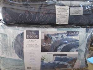 lot 46 image: Style Decor 6 Piece Reversible Comforter & Coverlet Set, YorkNavy King