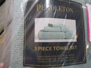 lot 53 image: Pendleton Turkish  Bath Towel Set 3Pc Tucson Star Aqua