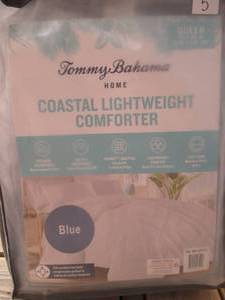 lot 6 image: Tommy Bahama Home Coastal Lightweight Comforter (Queen, Blue)