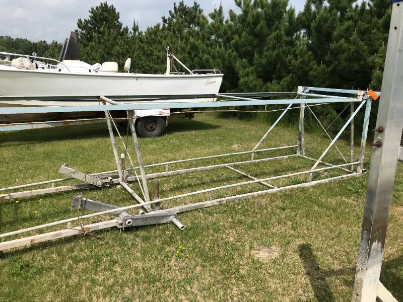 lot 5 image: EZ Roll 1800# Under-the-Deck Pontoon Lift