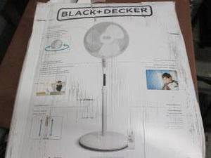 lot 8 image: BLACKDECKER 18 Pedestal Fan with ...