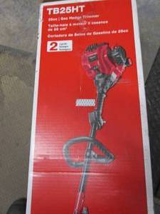 lot 4 image: Troy-Bilt 22 25cc 2-Cycle Gas Hedg...