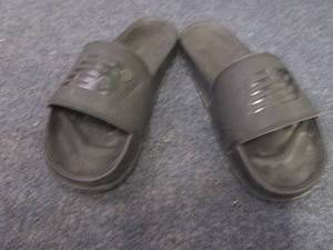 lot 10 image: New Balance Womens 200 Slide Sport...