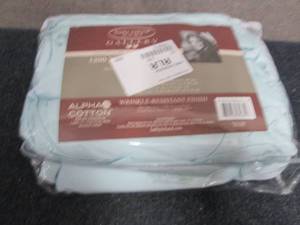 lot 98 image: Kathy Ireland Home 1200 Thread Coun...