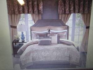 lot 247 image: Madison Park Essentials Cadence 24-...