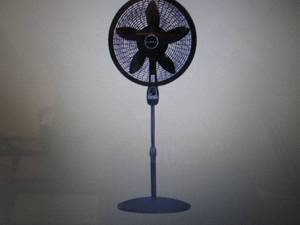 lot 261 image: Lasko Cyclone 18 Oscillating Pedes...