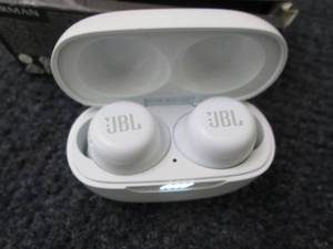 lot 276 image: JBL Live Free NC TWS Noise-Cancell...