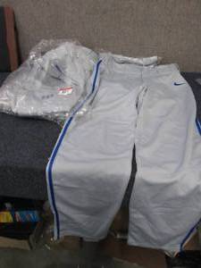 lot 296 image: 6 pr Boys Large(run small) Nike Ba...
