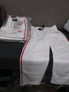 lot 298 image: 6 pr Boys Large(run small) Nike Ba...