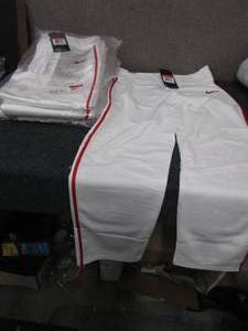 lot 300 image: 9 pr Boys Large(run small) Nike Ba...