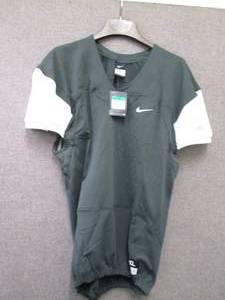 lot 304 image: 7 Nike Mens XL Football Uniform To...