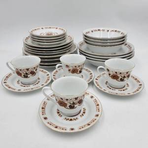 Rare Vintage 28 Piece Red Floral Cathay China Set Made in Xiamen China (Valued  $350)