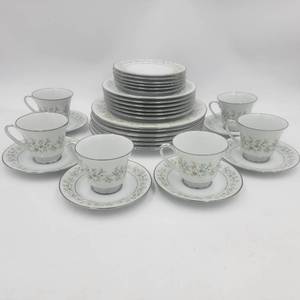Gorgeous Vintage 30 piece Noritake Savannah Fine China 6 Person Placement Set (Resale Valued  $400)