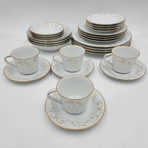Vintage 28 Piece Elegant Noritake Duetto Gold & White Scrolls Border with Gold Trim 4 Person Setting II (Used Resale Value $200)