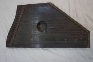 lot 5 image: vintage Harpo lute