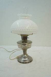 lot 10 image: vintage electric lamp