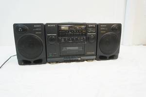 lot 14 image: Sony boom box