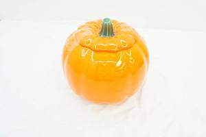 lot 15 image: cookie jar